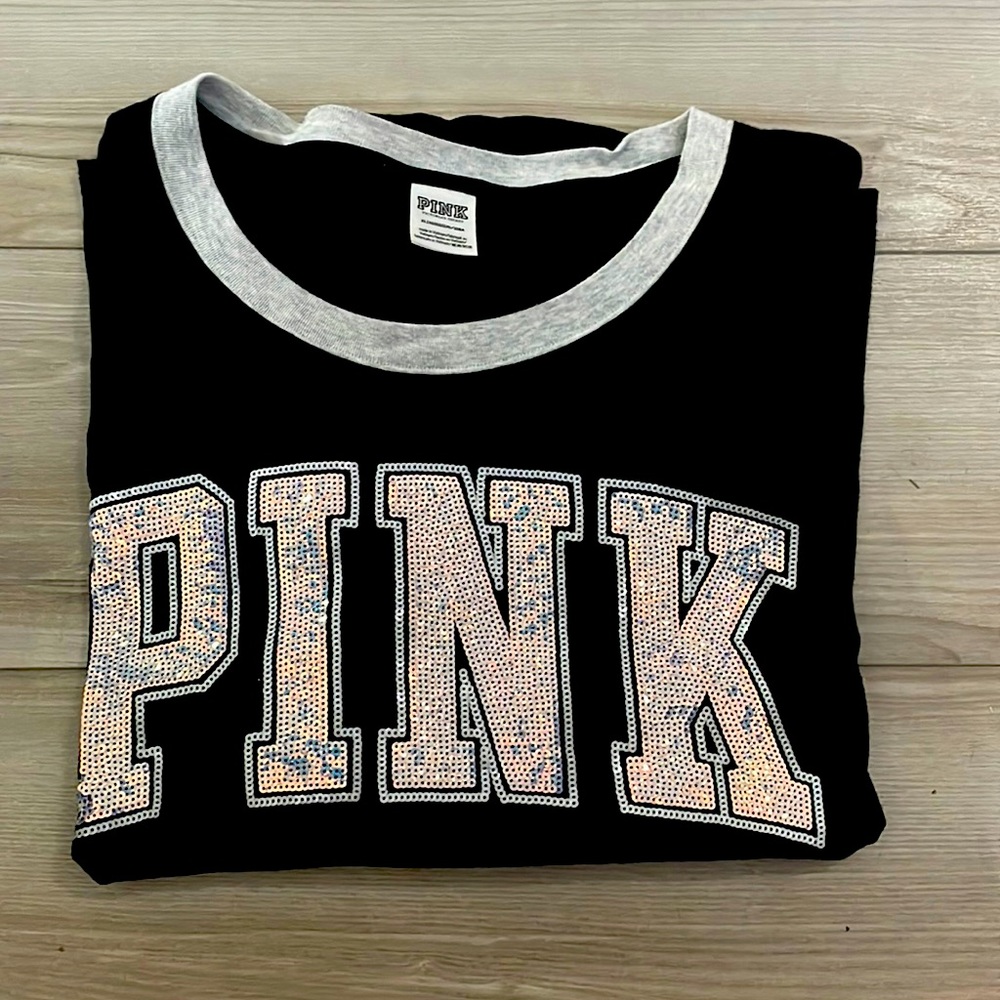 Bling bling !! PINK tee with sequence. Size XL!